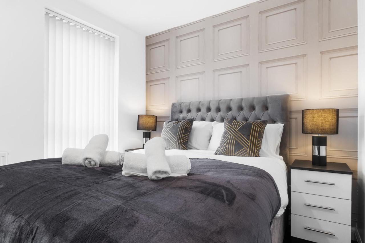 Luxury 2 Bed House City Centre ✘ Bbq & Garden ☆ Family Friendly→ Swingball & Outdoor Furniture - Free Parking → With 50 Inch Smart Tv, Free Netflix & Wifi ✘ Comfy Seating Area - By Maevela Birmingham Exterior photo