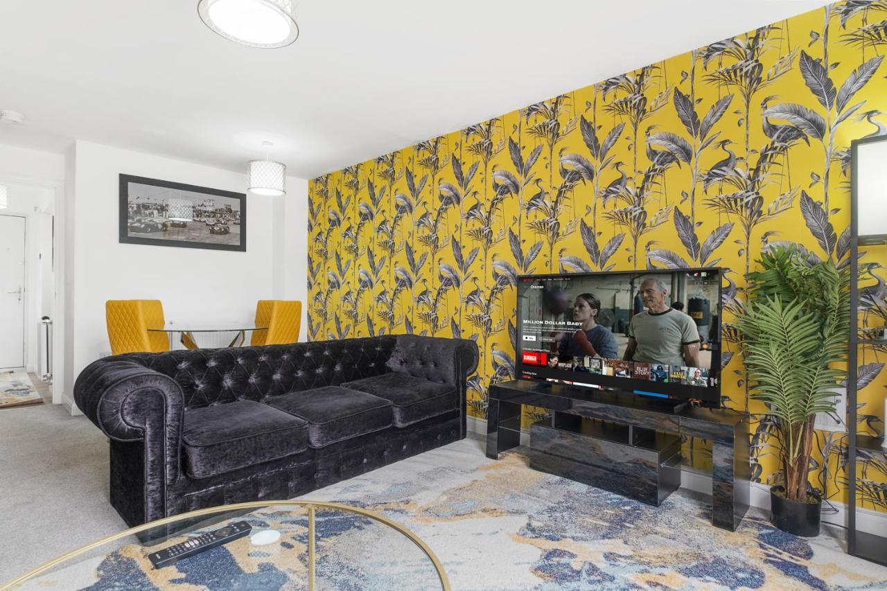 Luxury 2 Bed House City Centre ✘ Bbq & Garden ☆ Family Friendly→ Swingball & Outdoor Furniture - Free Parking → With 50 Inch Smart Tv, Free Netflix & Wifi ✘ Comfy Seating Area - By Maevela Birmingham Exterior photo