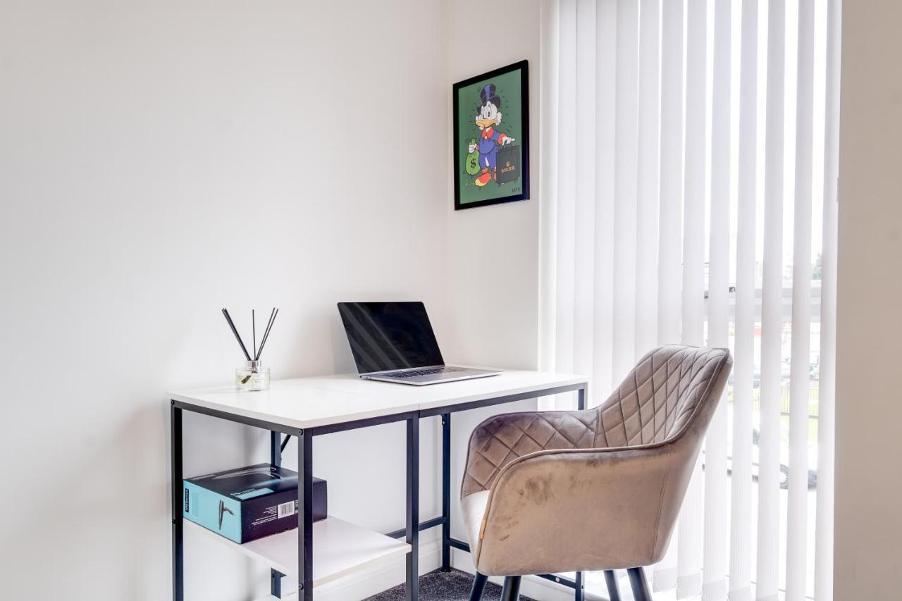 Luxury 2 Bed House City Centre ✘ Bbq & Garden ☆ Family Friendly→ Swingball & Outdoor Furniture - Free Parking → With 50 Inch Smart Tv, Free Netflix & Wifi ✘ Comfy Seating Area - By Maevela Birmingham Exterior photo