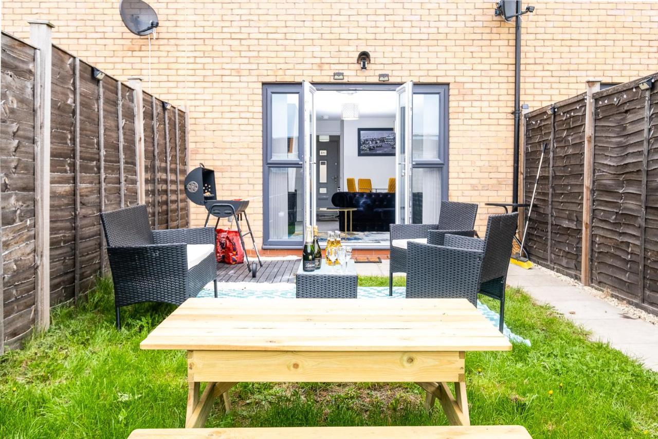 Luxury 2 Bed House City Centre ✘ Bbq & Garden ☆ Family Friendly→ Swingball & Outdoor Furniture - Free Parking → With 50 Inch Smart Tv, Free Netflix & Wifi ✘ Comfy Seating Area - By Maevela Birmingham Exterior photo